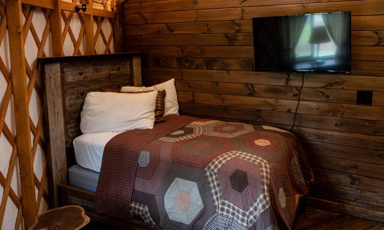 Tranquil Haven Luxy Yurt - Creekside Glamping With Private Hot Tub Villa Topton Екстериор снимка